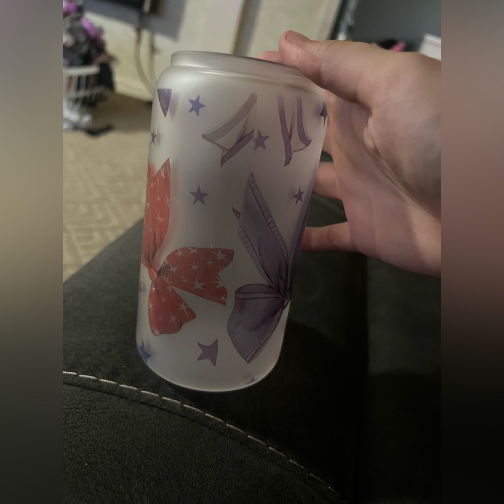 Red white and blue bow glass cup